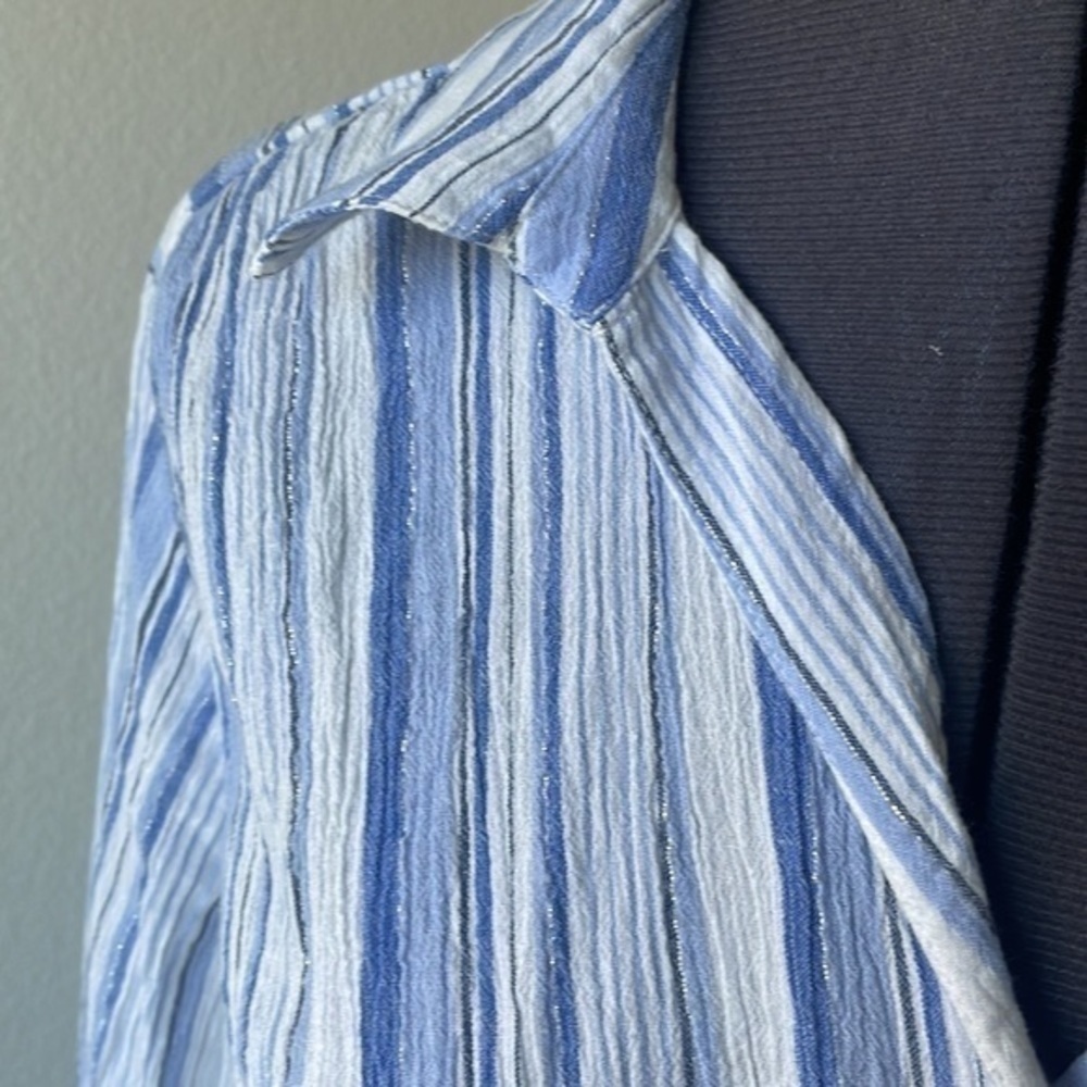 Chicos top blue white silver pinstripe size 1 or size 8/10 - Picture 2 of 9